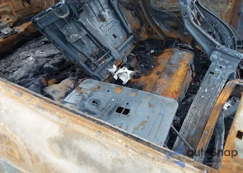 2018 Ford Focus Titanium z USA, uszkodzony, nr VIN 1FADP3N26JL296012